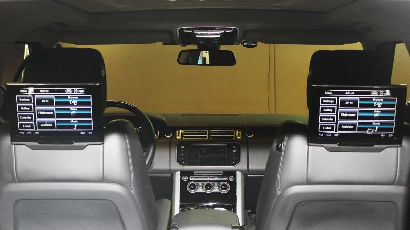 Installation of two hanging monitors with OS Android (Range Rover)