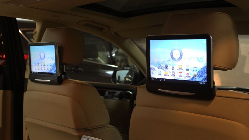 Installation of two hanging monitors with OS Android (VW Phaeton) 