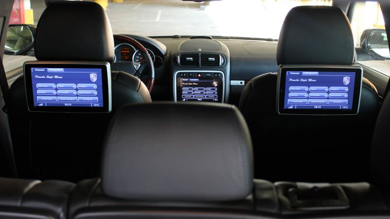 Installation of two hanging monitors with OS Android (Porsche Cayenne) 